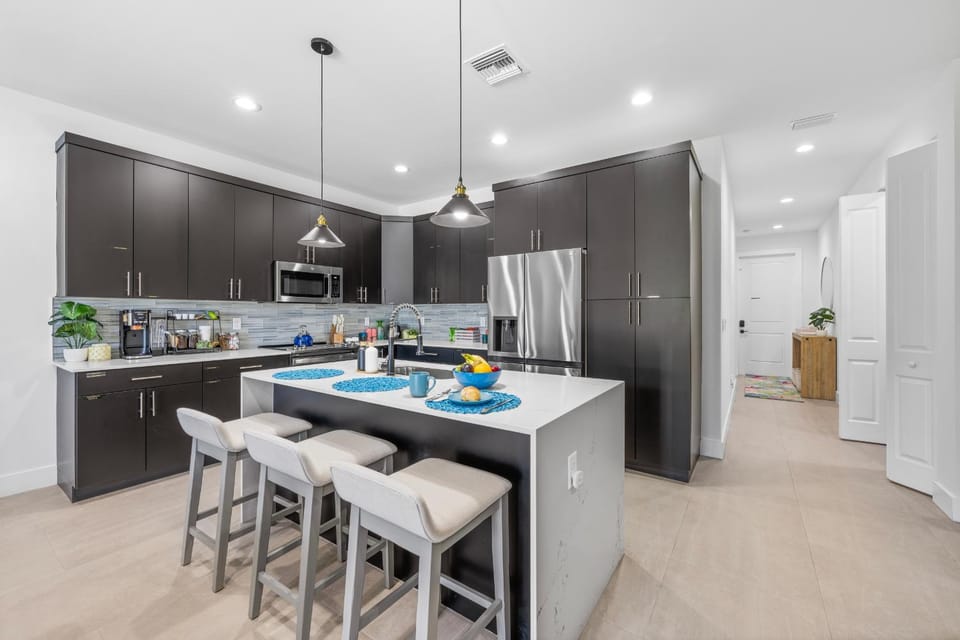 Kitchen or kitchenette, Dining area, stove