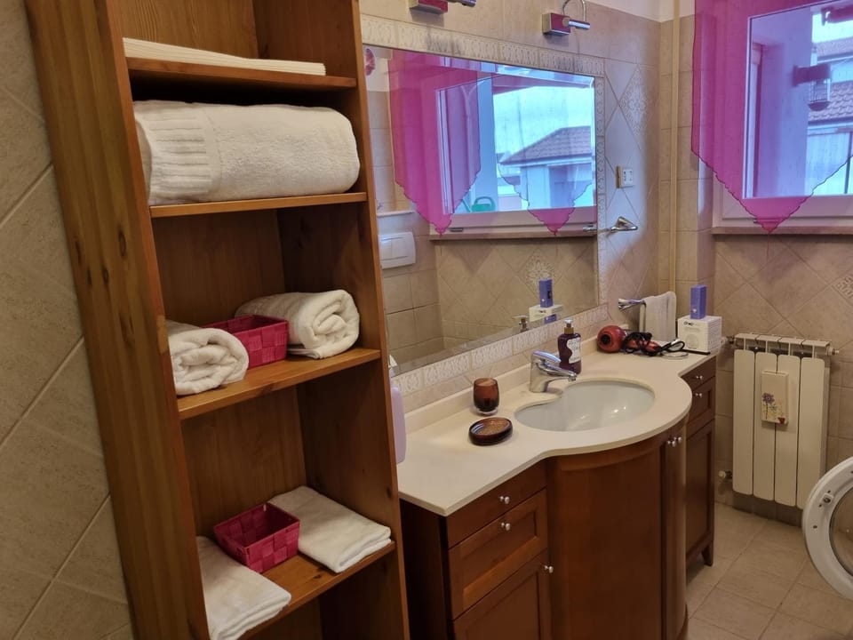 Bathroom, hair dryier, towels