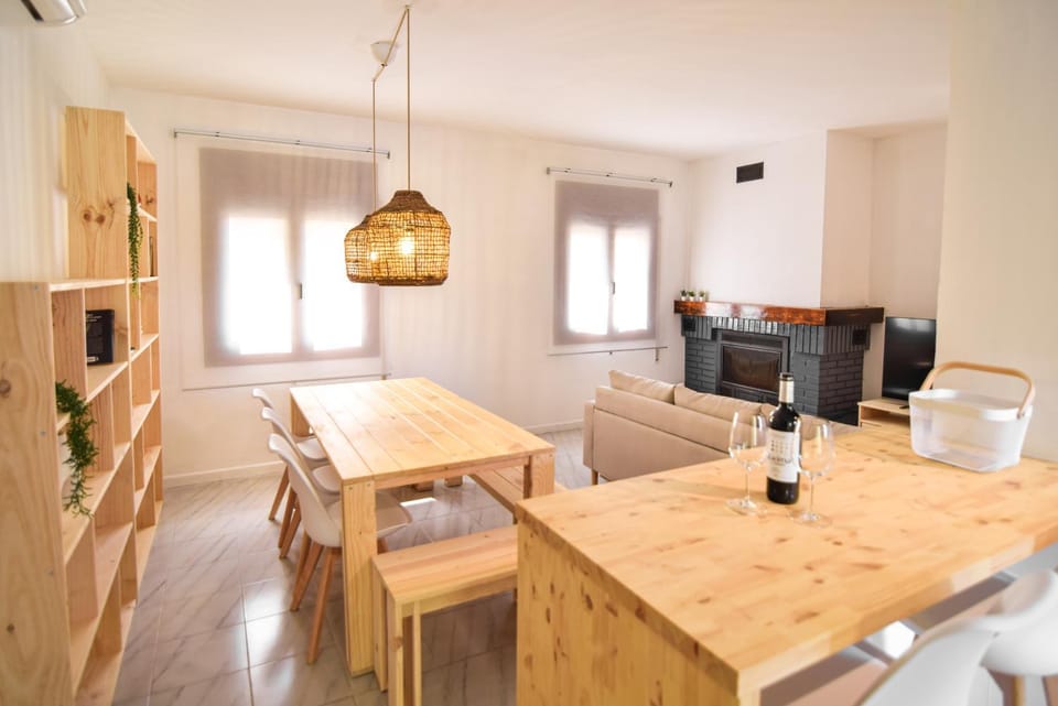 Kitchen or kitchenette, Seating area, Dining area