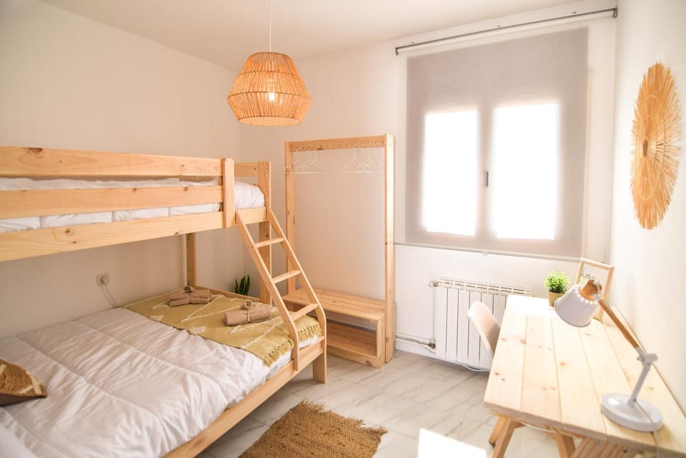 Bedroom, bunk bed