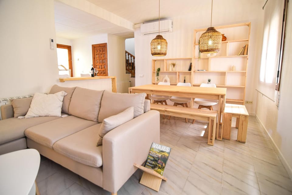 Seating area, Dining area