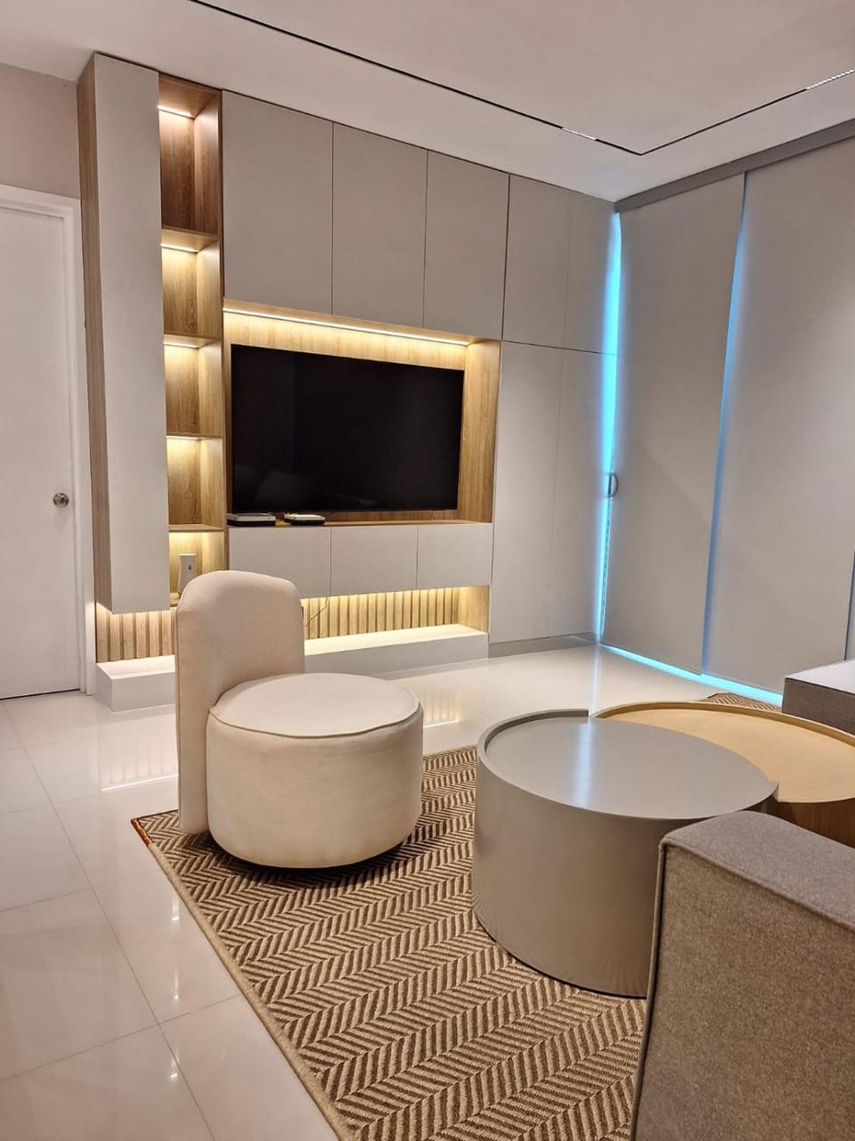 Communal lounge/ TV room, TV and multimedia, Living room, Seating area, Evening entertainment