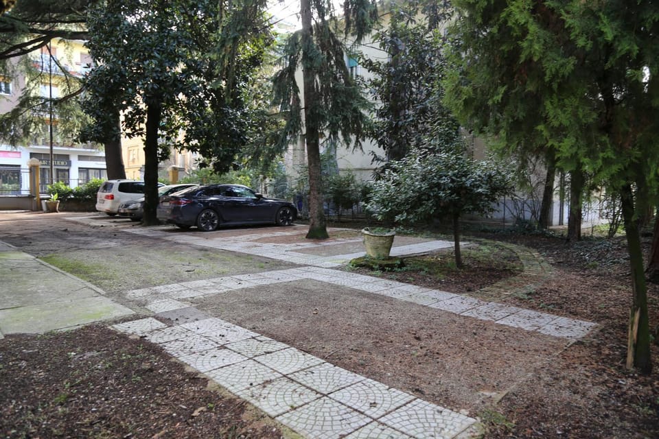 Property building, Natural landscape, Garden, Garden view, Parking