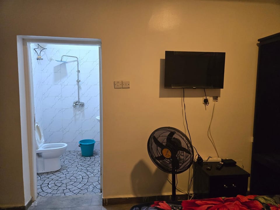 Shower, Toilet, Bathroom, TV and multimedia