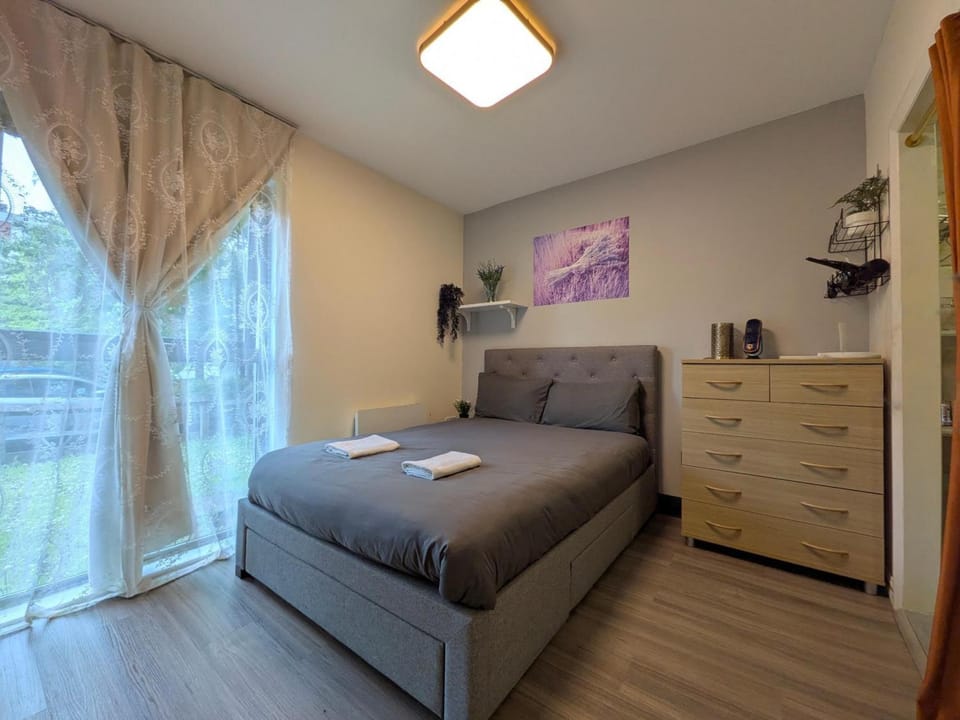 Cosy 2-Bed Free Parking, Near Etihad & City Centre Apartment in Manchester