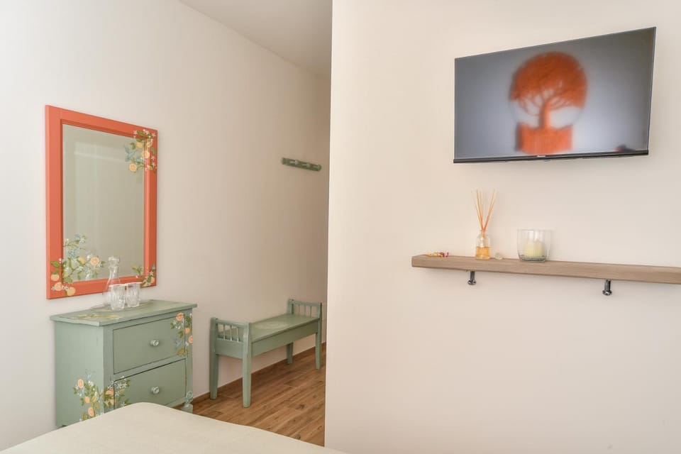Bathroom, TV and multimedia