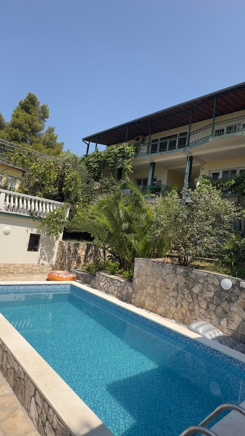 GreenHouse Apartment in Montenegro