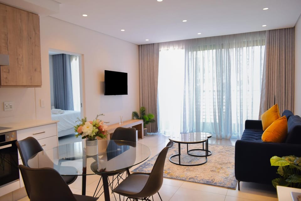 TV and multimedia, Seating area, Dining area
