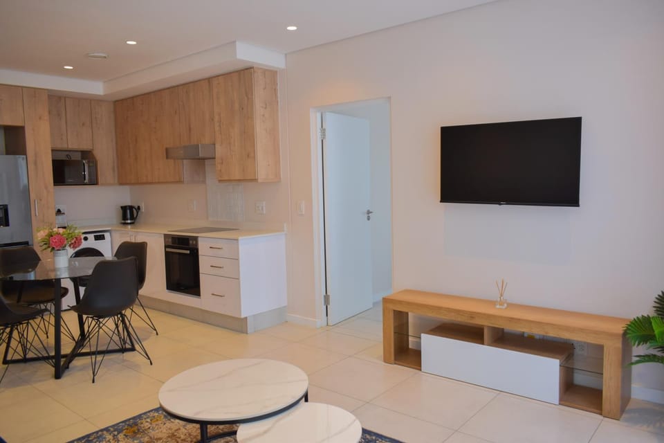 TV and multimedia, Kitchen or kitchenette, Dining area, oven, stove