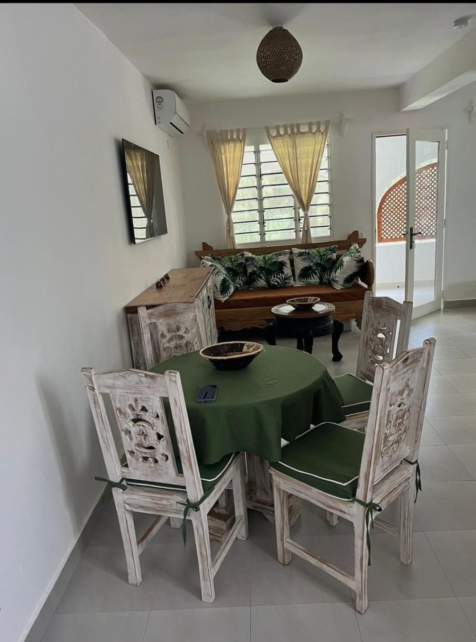 Seating area, Dining area
