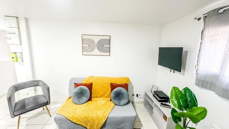 La Parenthèse Urbaine - T2 Cosy et fonctionnel - Metro 5 Bobigny Apartment in Paris