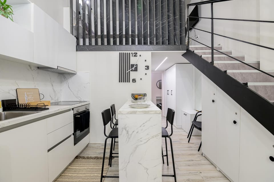 Kitchen or kitchenette, Dining area, minibar, stove