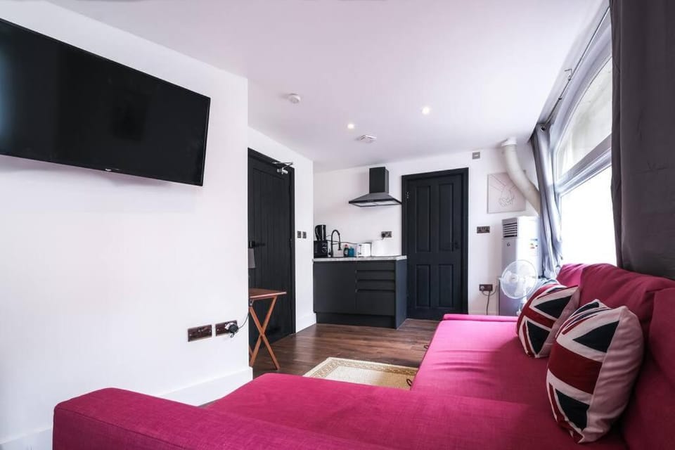 Communal lounge/ TV room, TV and multimedia, Living room, Photo of the whole room, Seating area