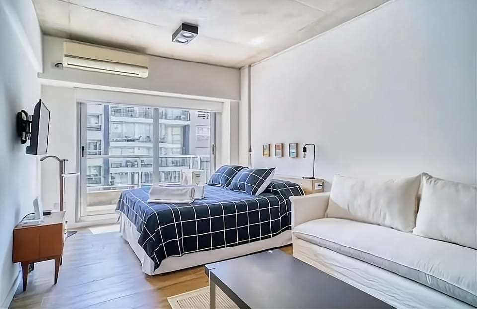 Bed, TV and multimedia, Bedroom