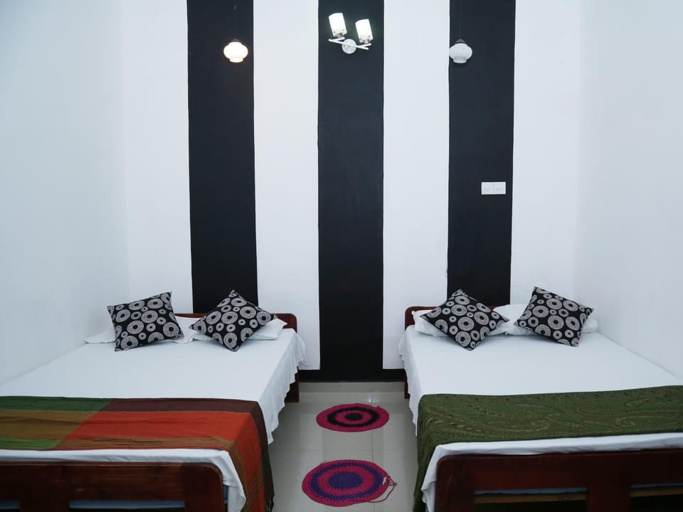 Photo of the whole room, Decorative detail
