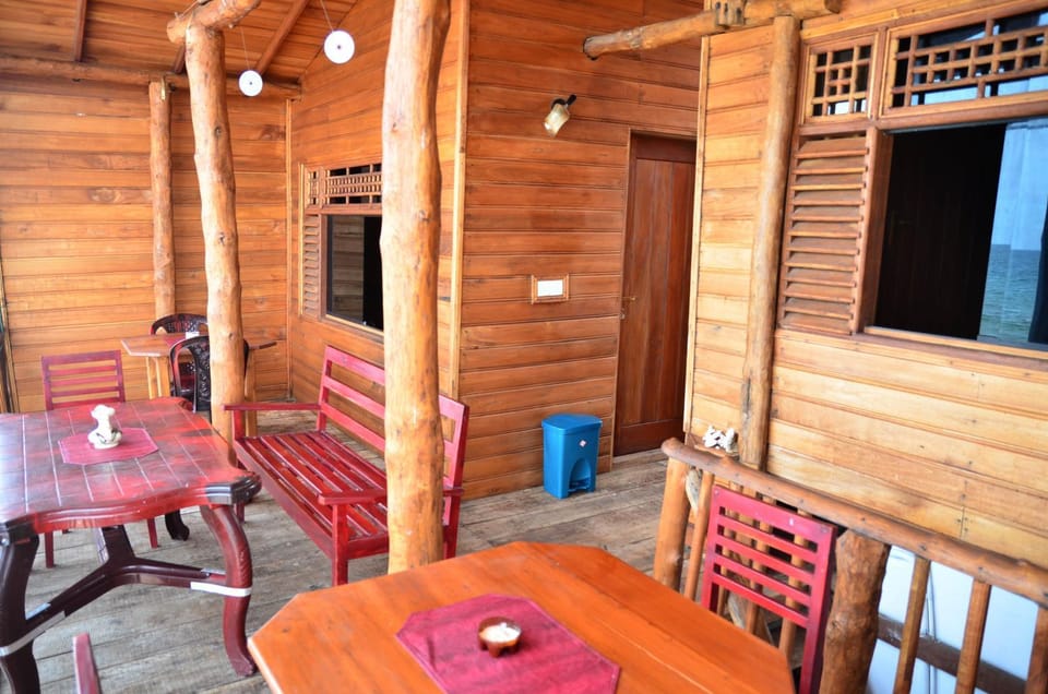 Restaurant/places to eat, Beach, Area and facilities