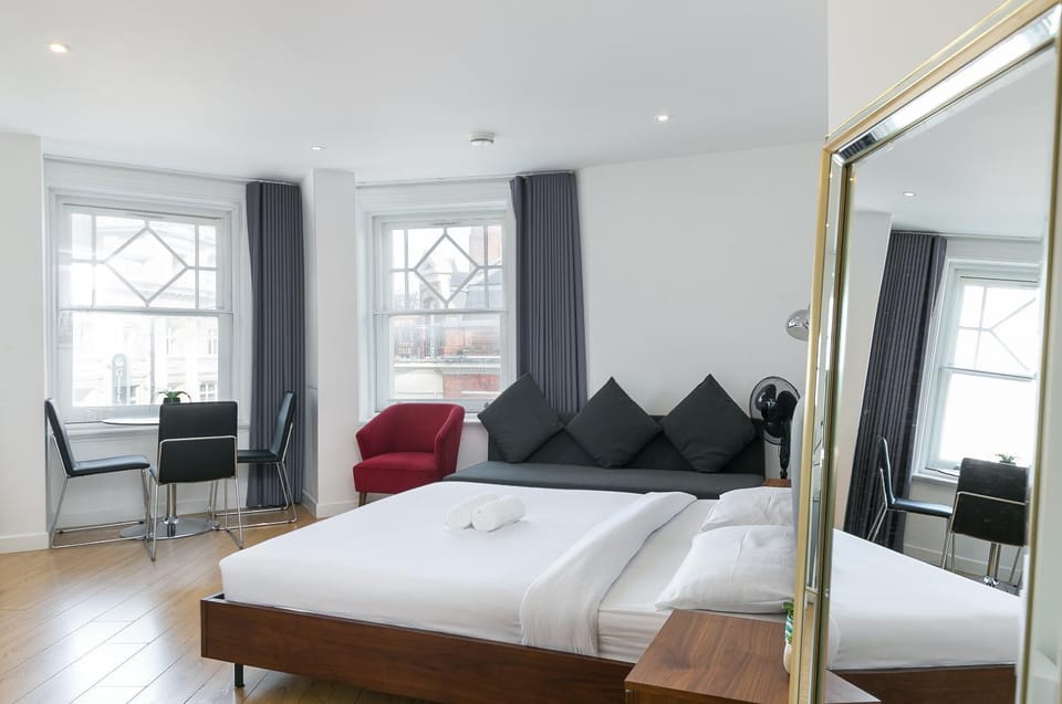 Piccadilly Circus Sleep 6 Central London VR14 Apartment in City of Westminster