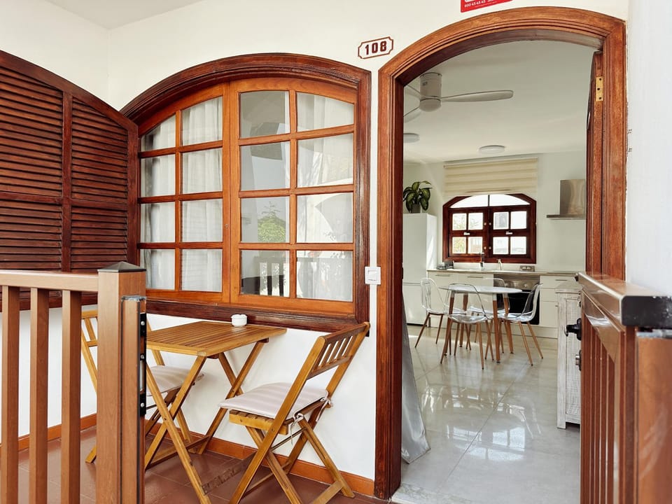 Facade/entrance, Balcony/Terrace