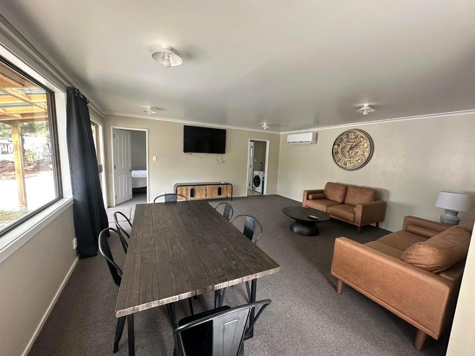 TV and multimedia, Living room, Seating area, Dining area, Evening entertainment