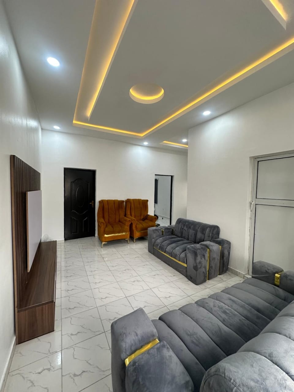 Lavish 2Bedroom flat in ogudu by Magnanimous apartment, 15 mins to the airport Apartment in Lagos