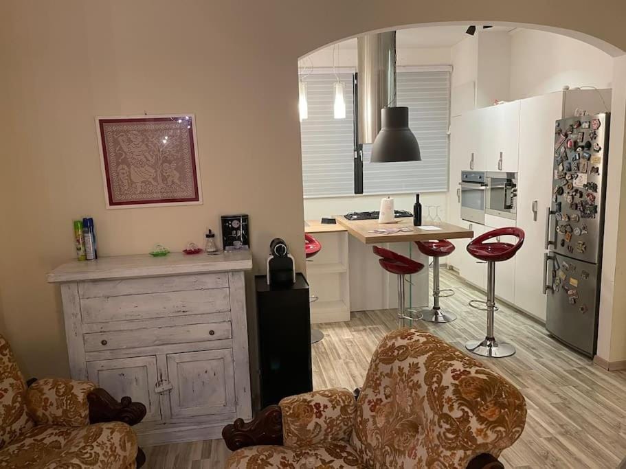 Kitchen or kitchenette, Dining area, oven, stove