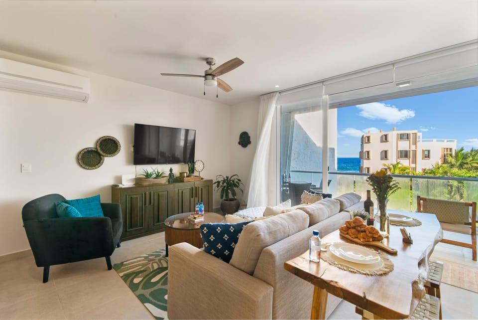 Day, TV and multimedia, View (from property/room), Balcony/Terrace, Living room, Seating area, Sea view, air conditioner