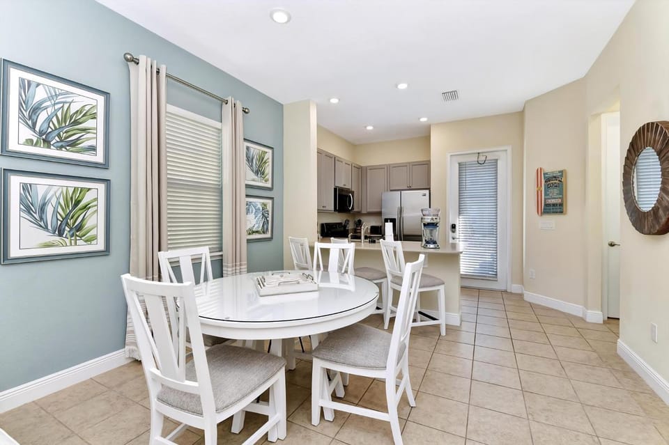 Casa Blanca Cottage With Hot Tub Near Disney With Margaritaville Resort & Island H2O Access - 8032Su House in Bay Lake