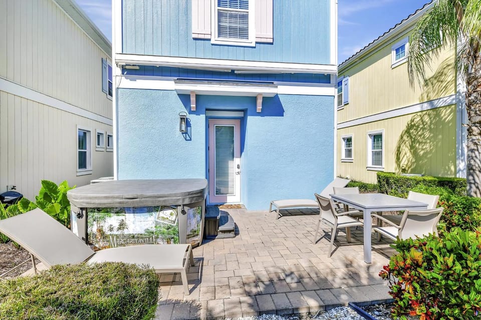 Casa Blanca Cottage With Hot Tub Near Disney With Margaritaville Resort & Island H2O Access - 8032Su House in Bay Lake