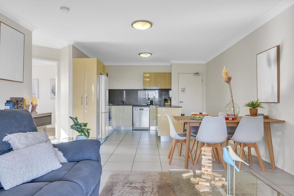 Bright 2-Bed with Private Balcony & Serene View Apartment in Brisbane