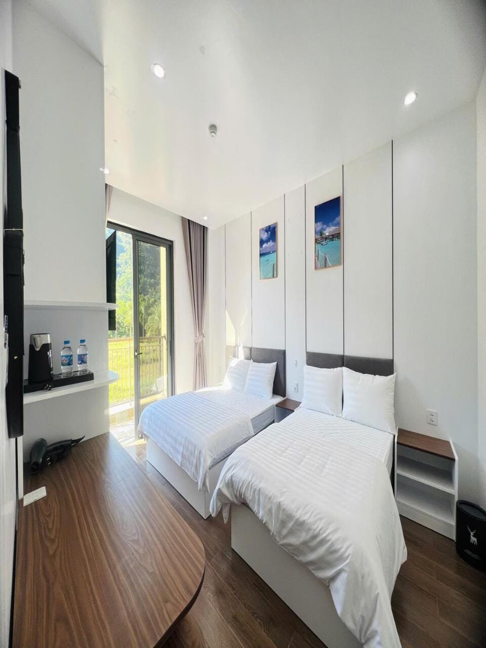 Communal lounge/ TV room, Bed, TV and multimedia, Photo of the whole room, Evening entertainment, Bedroom, hair dresser, air conditioner