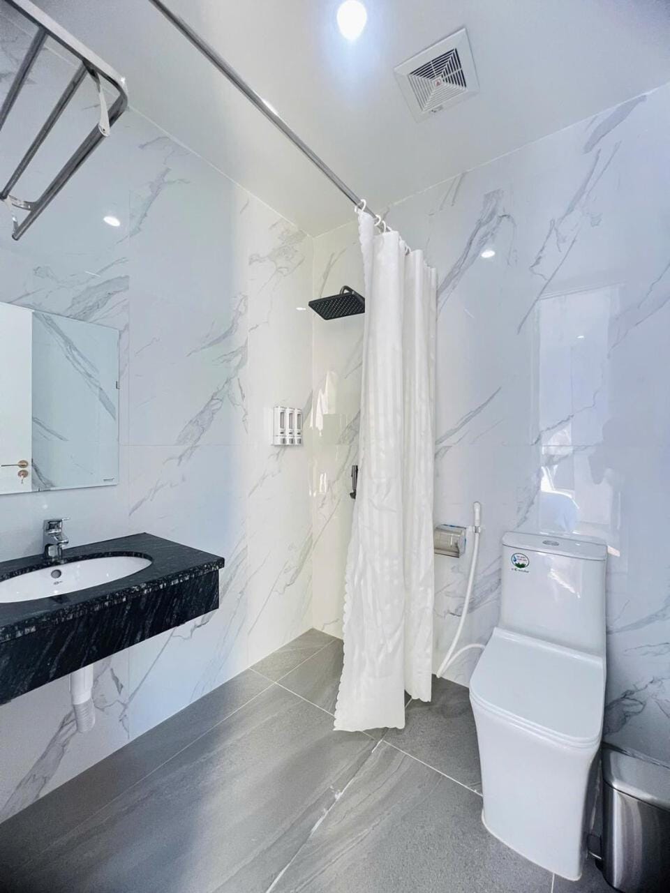Shower, Toilet, Bathroom, Bath, towels