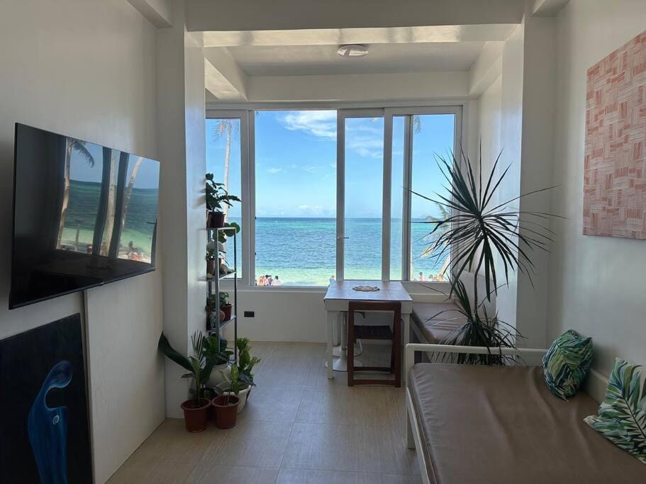 Absolute Beachfront Apartment With Kitchen Apartment in Boracay