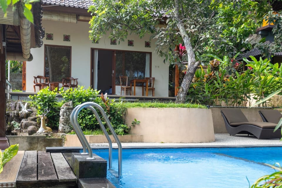 Property building, Patio, Day, Garden, Garden view, Pool view, Swimming pool, Swimming pool, sunbed