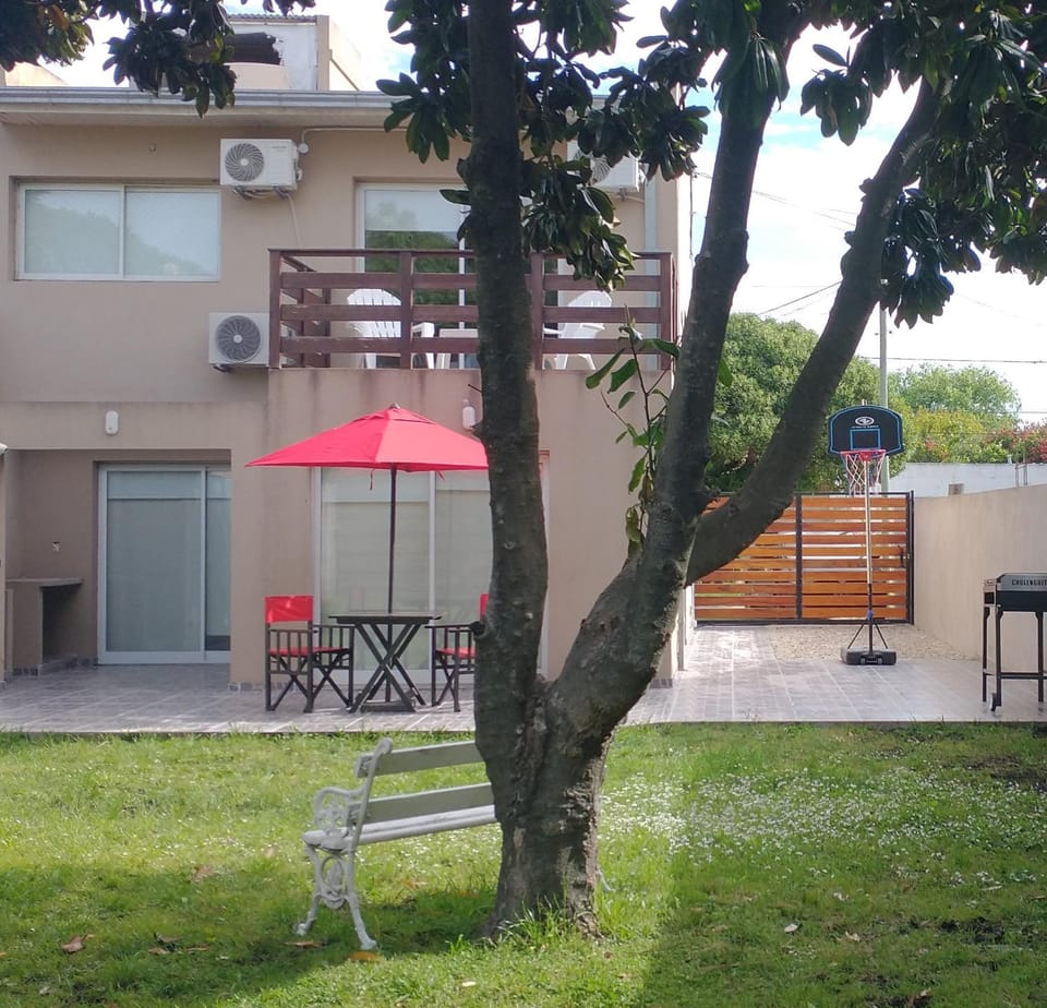Patio, Day, Garden, Garden view, sunbed