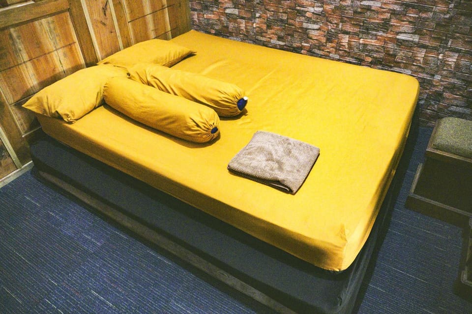 Bed, Photo of the whole room, Bedroom, towels