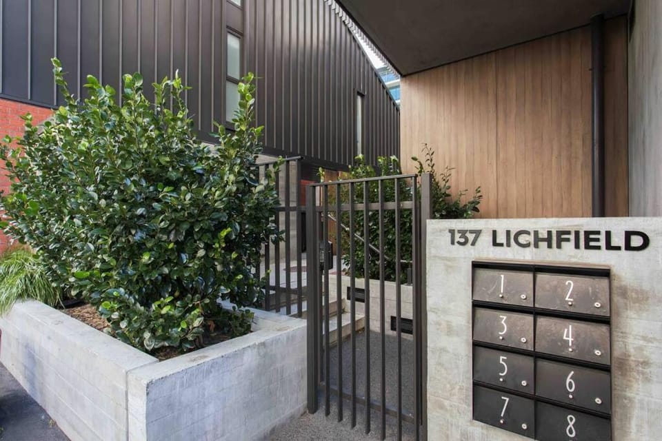 Central Location New Luxury Secure Park 3 Mins CBD Apartment in Christchurch