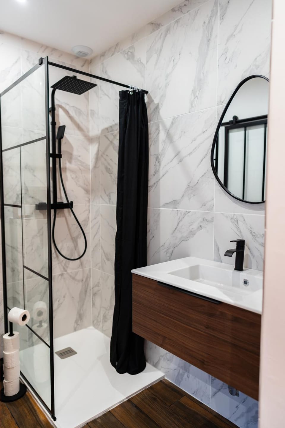 Shower, Bathroom, towels