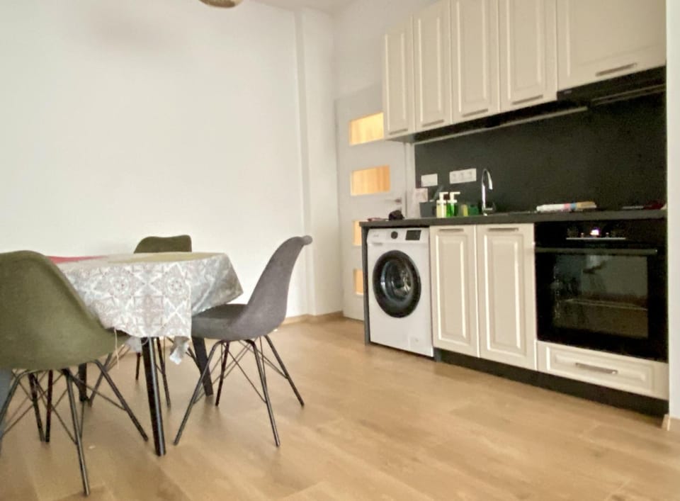Удобен апартамент в центъра на София Apartment in Sofia