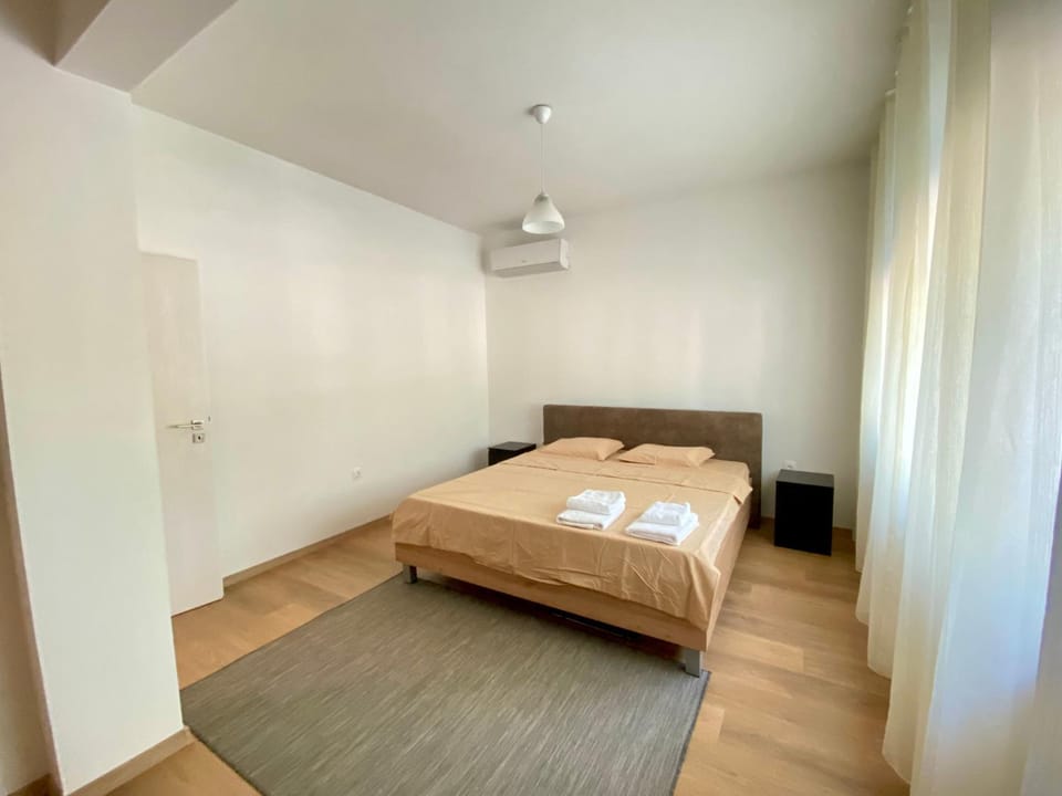 Photo of the whole room, Bedroom, air conditioner