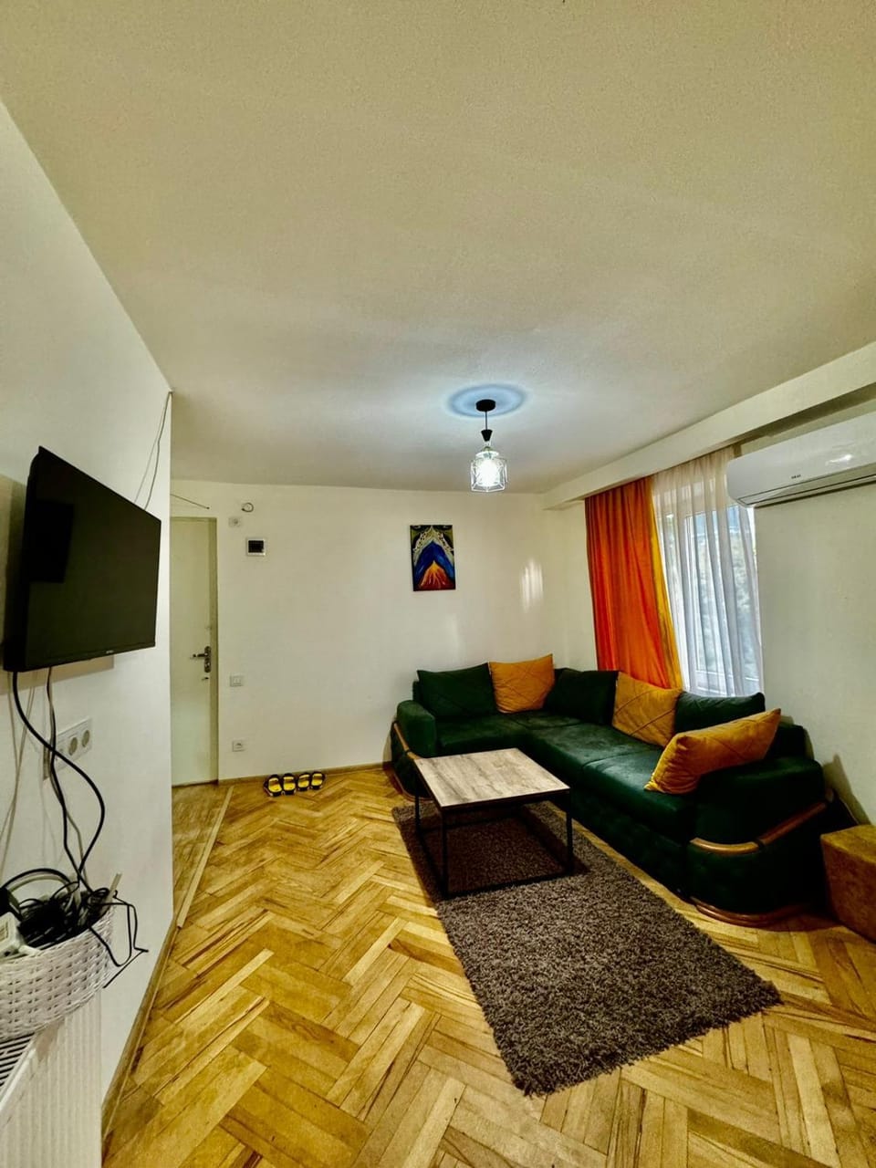 Communal lounge/ TV room, TV and multimedia, Living room, Photo of the whole room, Seating area, Evening entertainment, Bedroom