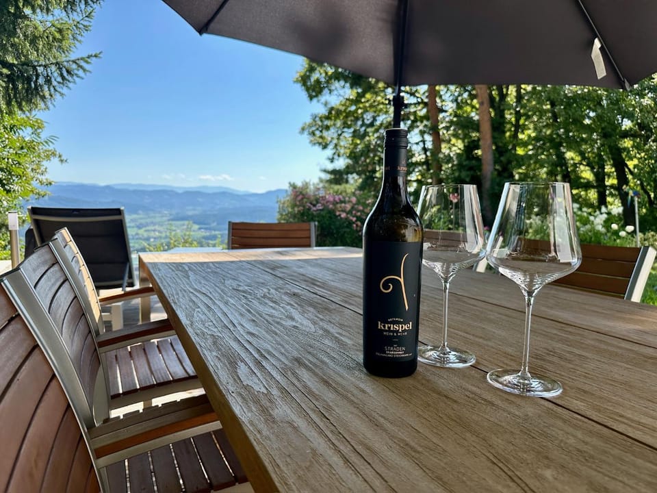 Natural landscape, View (from property/room), Balcony/Terrace, Dining area, Mountain view