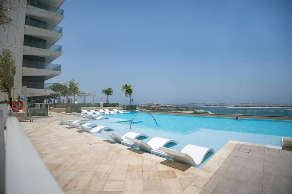 Luxury Living in Emaar Beachfront w Private Beach Apartment in Dubai