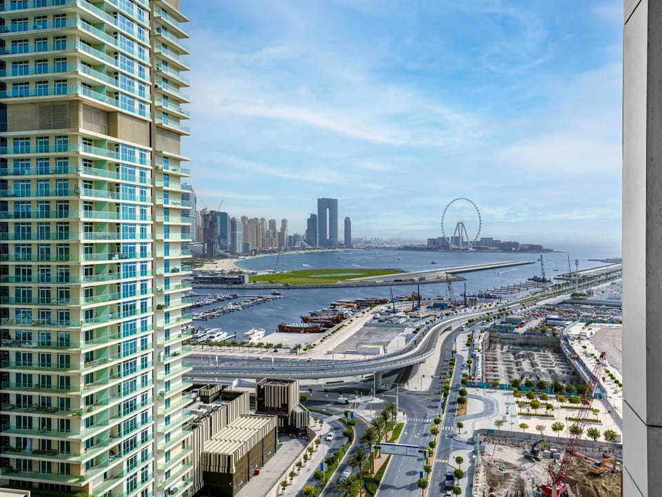 Luxury Living in Emaar Beachfront w Private Beach Apartment in Dubai
