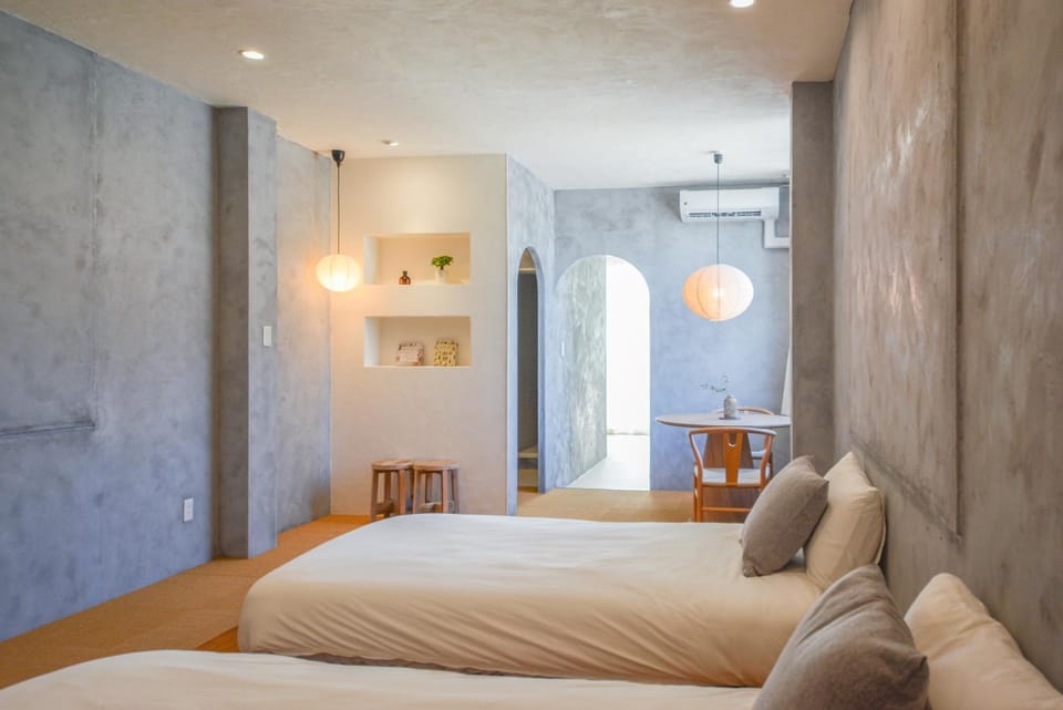 Bed, Living room