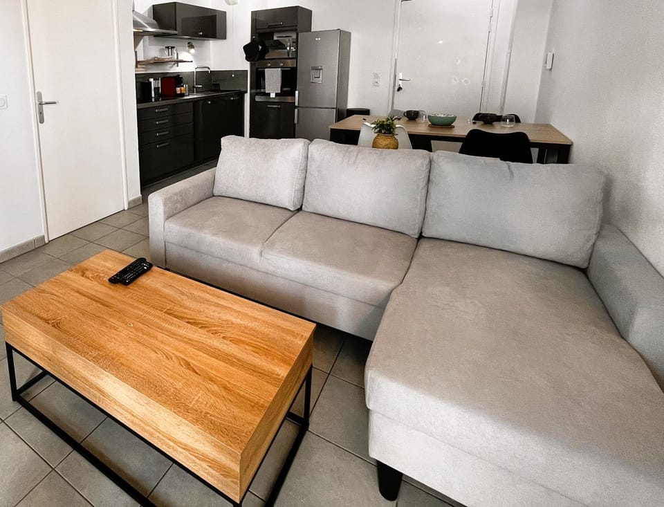 Kitchen or kitchenette, Dining area, minibar, oven, pet friendly, stove