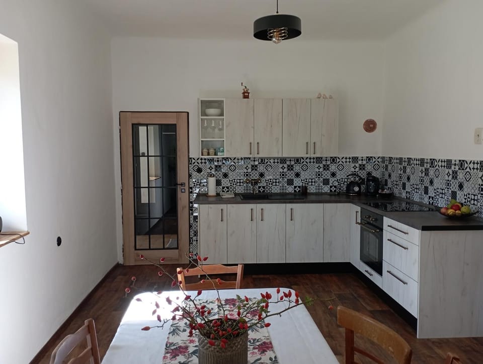 Kitchen or kitchenette, Kitchen or kitchenette