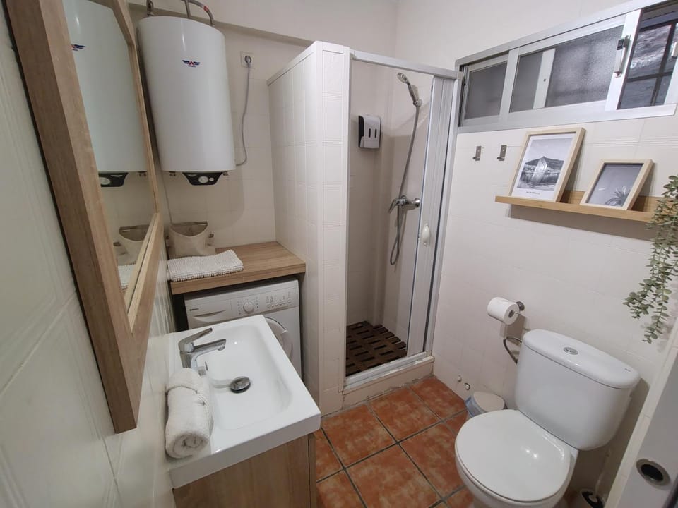 Shower, Bathroom, towels