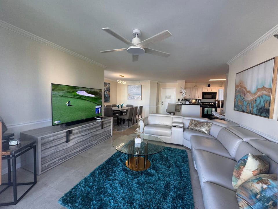 Communal lounge/ TV room, Dining area