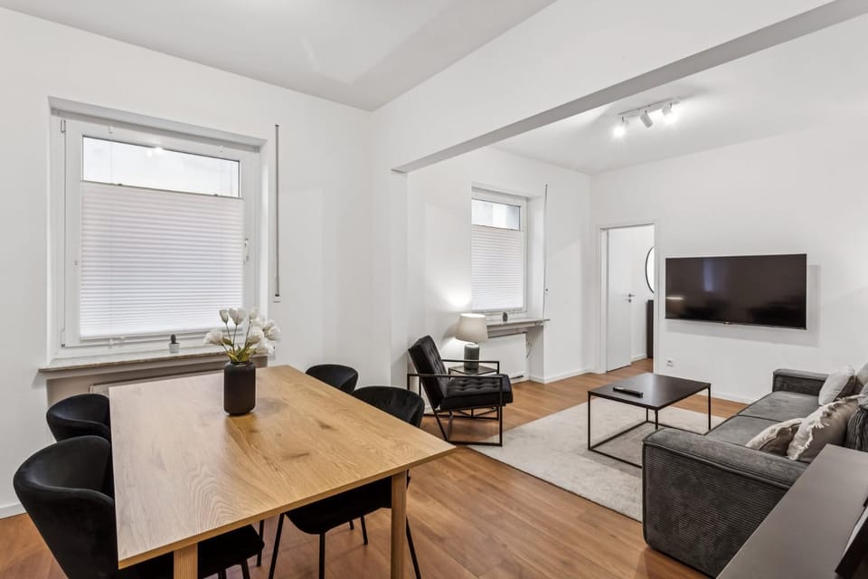 TV and multimedia, Living room, Seating area, Dining area, Evening entertainment