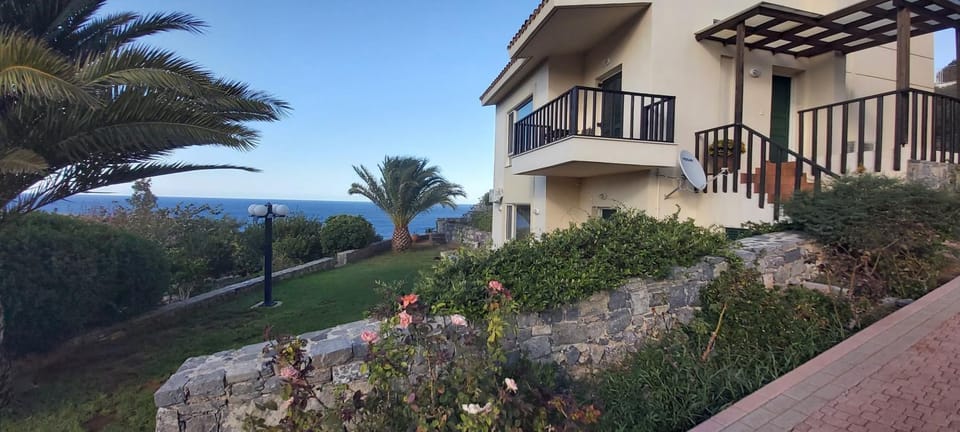 Property building, Natural landscape, Garden, Balcony/Terrace, Garden view